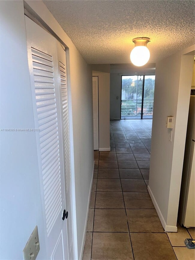 Photo - 1830 SW 81st Ave Unidad 4410