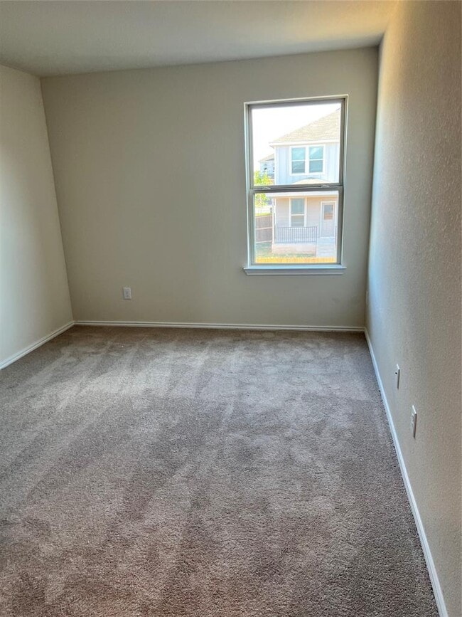 Photo - 404 Stone Water Ln