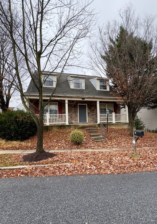 Building Photo - Charming 3 Bedroom/2.5 Bathroom in Essex!