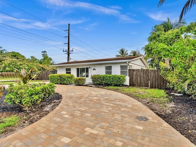 Building Photo - 1513 NE 30th Ct