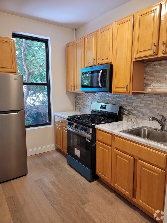 Building Photo - 525 Chauncey St Unit 2nd floor Rental