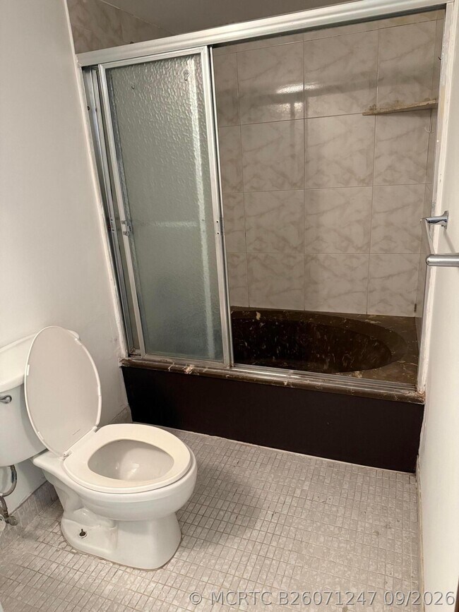 Photo - 1000 Parkview Dr Unit 424