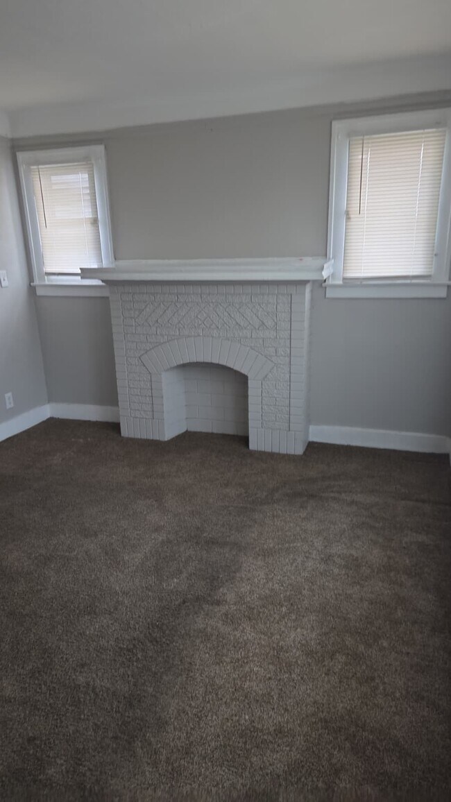 Photo - 13528 La Salle