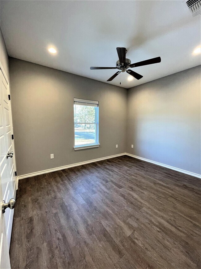 Photo - 808 W 32nd St