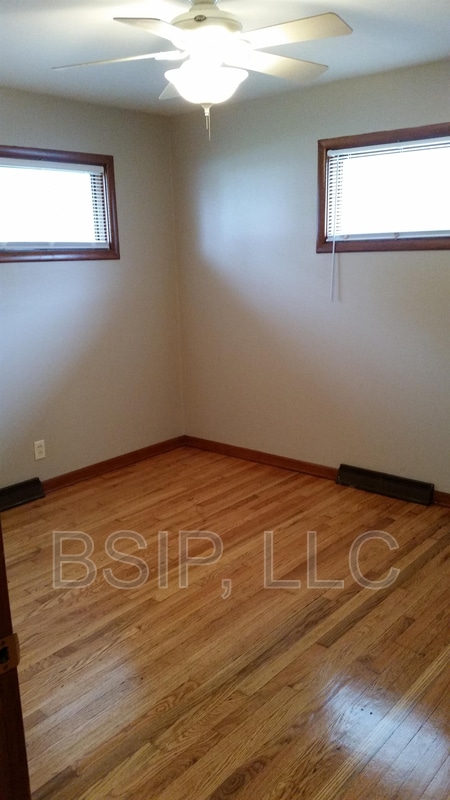 Photo - 502 NE Freeman Ave