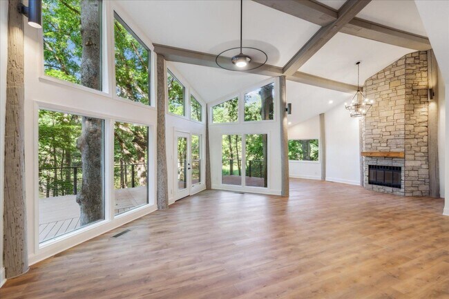 Photo - 439 Barbara Ln