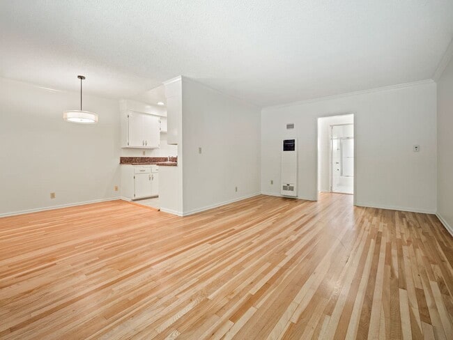 Photo - Oakland Manor