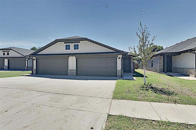 Building Photo - 11207 Howard Dr