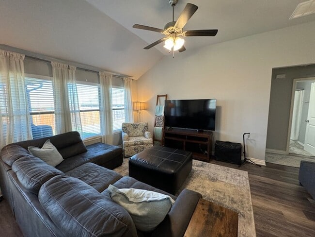 Photo - 3 bed 2 bath located in Norman, with neigh...