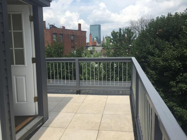 Photo - Single-Family in South End , In-Unit Washer and Dryer, New Kitchen Appliances