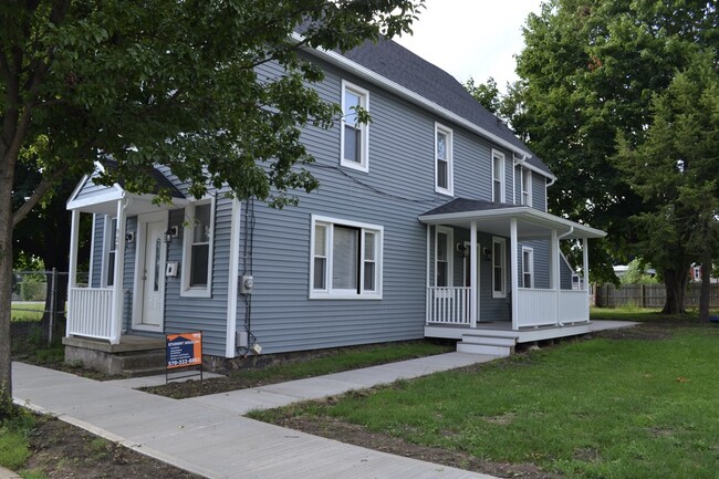 Building Photo - 928 2nd St Rental