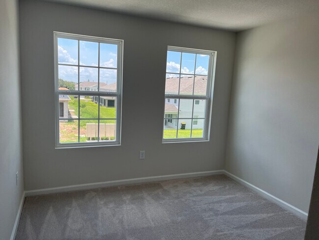 Photo - 345 Sedgewick Dr