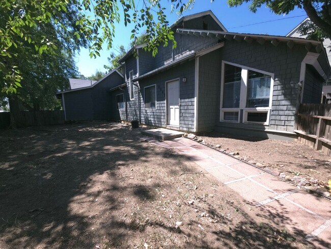 Building Photo - 2645-2647-2647 Pine St Unit 2647