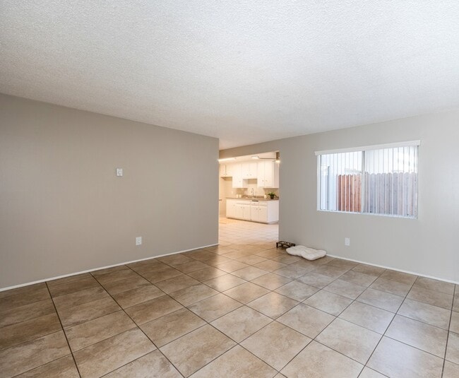 2-bedroom living room no fireplace