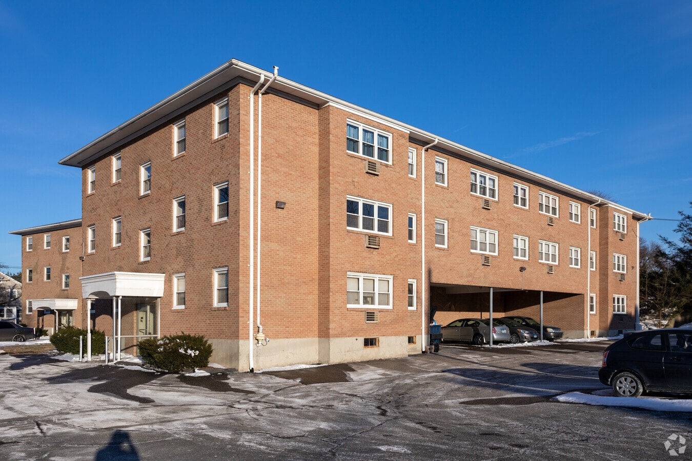 Photo - 450-470 Ferry Blvd Apartments