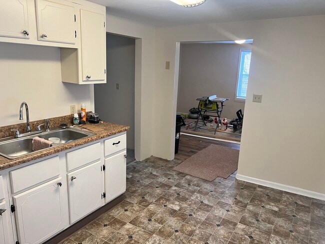 Kitchen - 1014 Saint Marys Blvd Unit A