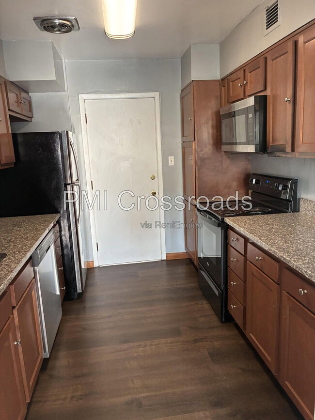 Photo - 16015 Van Aken Blvd Unit 204