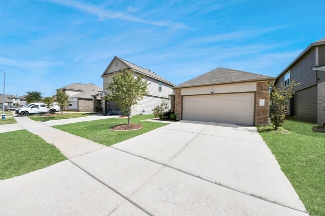 Photo - 17630 Holroyd Rd