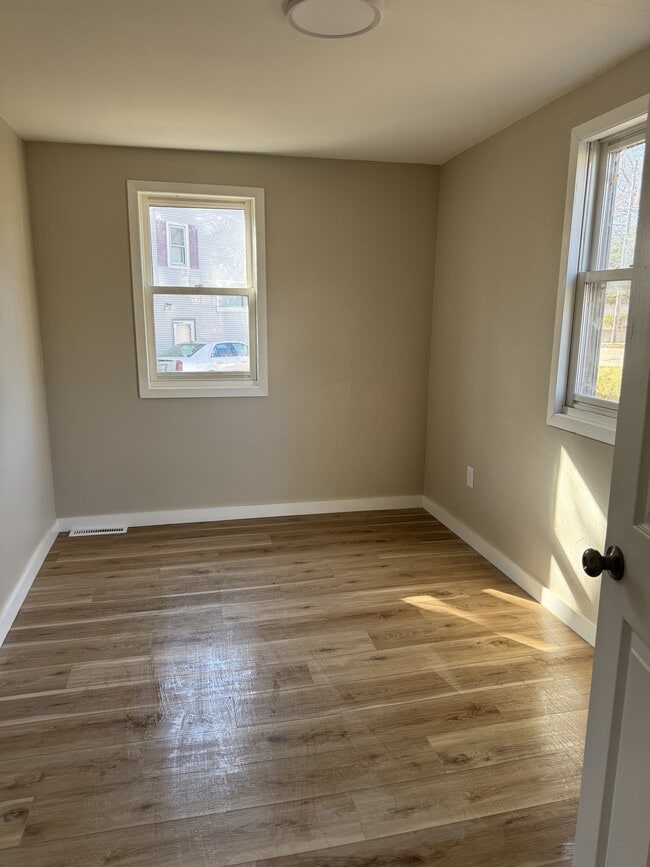 Photo - 724 Napoleon St