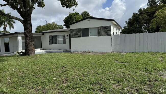 Building Photo - 3111 NW 4th St Rental