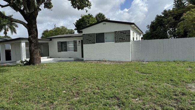 Building Photo - 3111 NW 4th St Rental