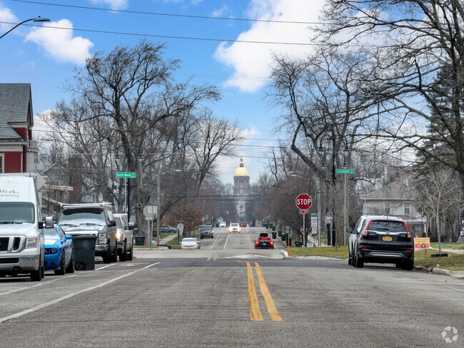 Cerca de Notre Dame - 616 N Notre Dame Ave