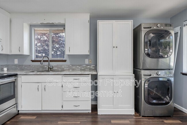Photo - 1613 Wheeler St S