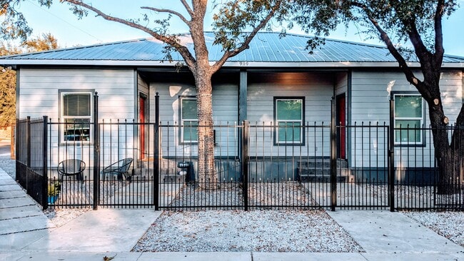 Photo - 919 Hendricks Ave Unidad A