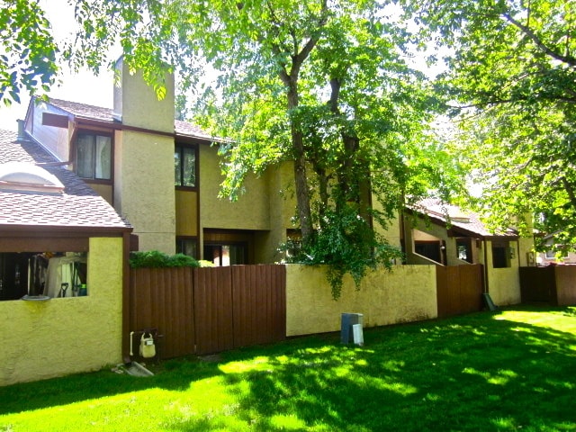 Building Photo - Pre-Lease 4 Bedroom 3.5 Bath Townhouse.