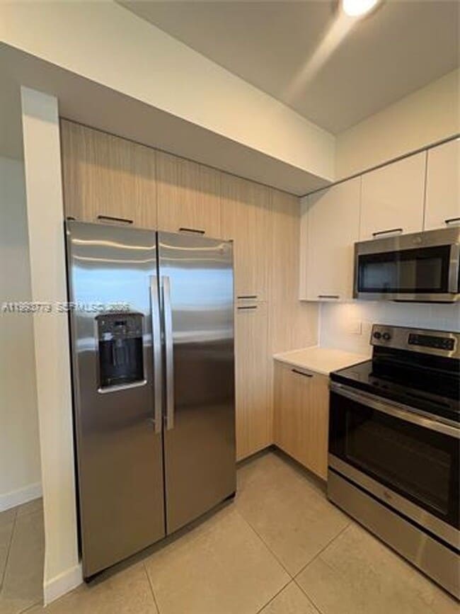 Photo - 16395 Biscayne Blvd Unit 16395 Biscayne Blvd # 2010