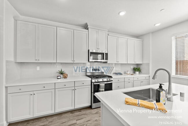 Photo - 6000 Waddington Wy