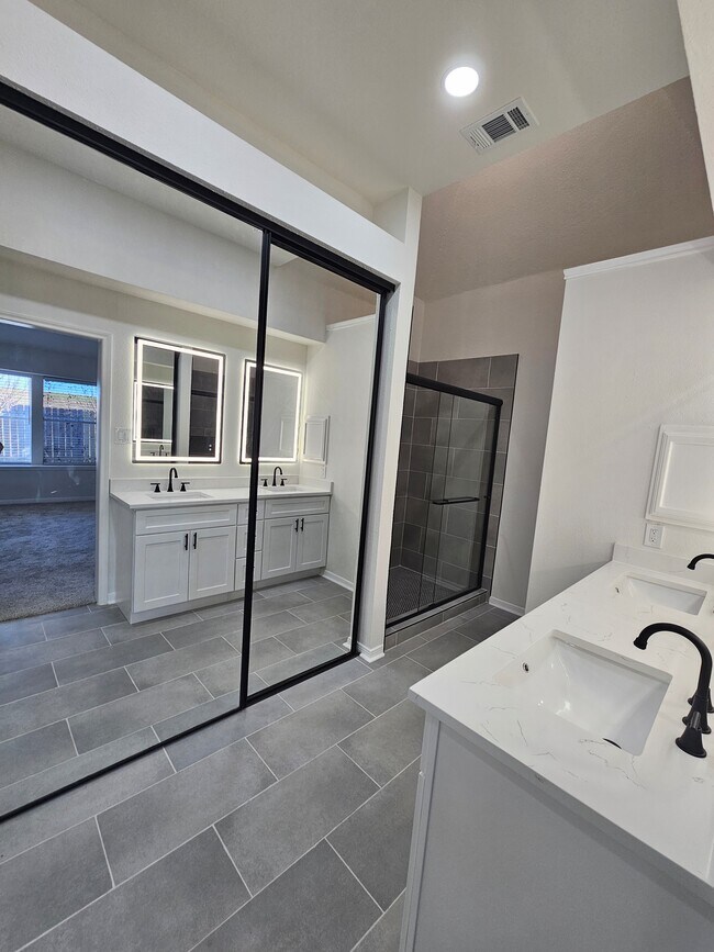 Photo - 3102 Great Lakes Ave