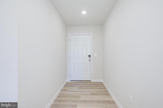 Photo - 450 Seeback Dr