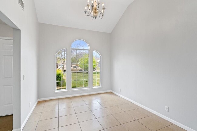 Photo - 604 Maplecreek Dr