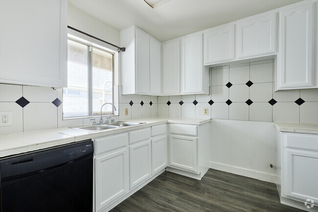 Building Photo - 744 Rose Ave Rental