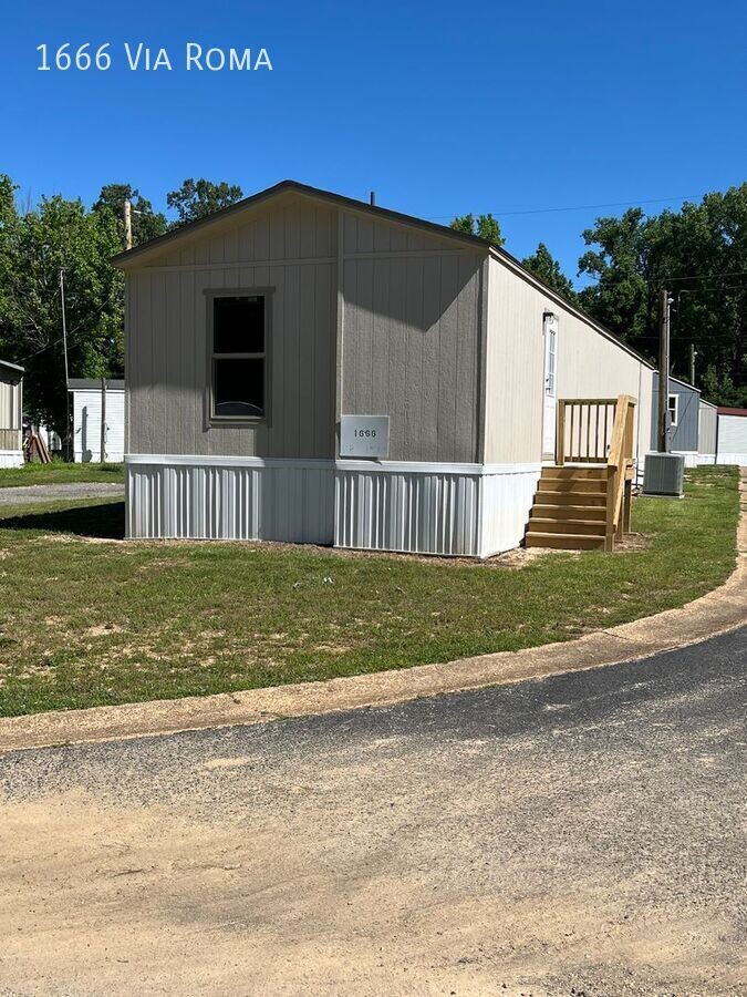 Photo - 1666 Via Roma Dr