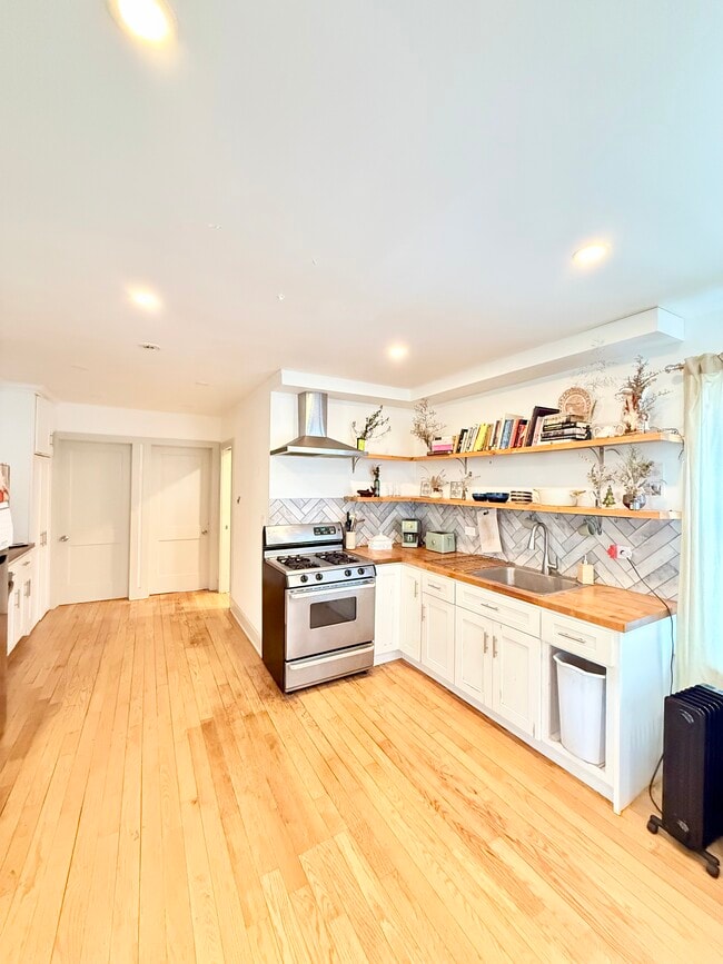 Building Photo - 49 Columbia Tpke Unit 1A