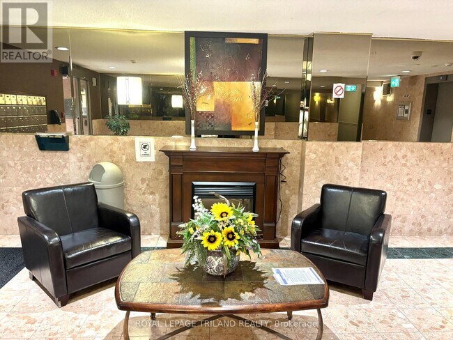 Photo - 95 Base Line Rd W Unité 507