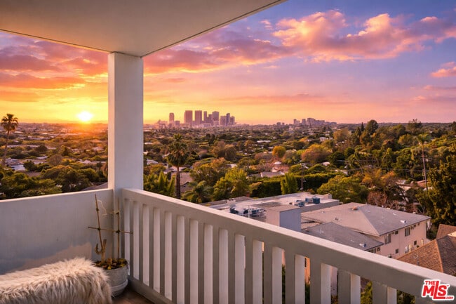 Building Photo - 999 N Doheny Dr Unit 611