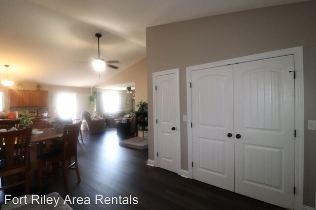 Photo - 4 br, 2 bath House - 701 W 6th St