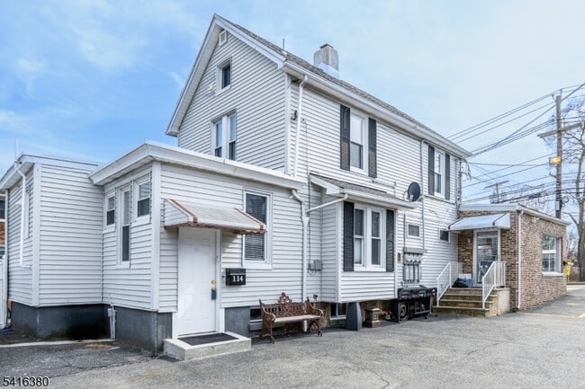 Photo - 114 E Main St