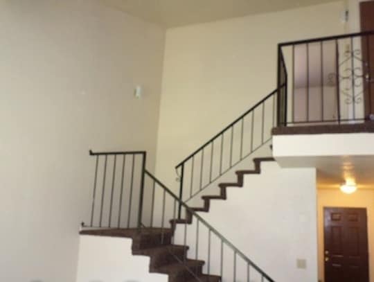 Living Area - Briarwood Estates