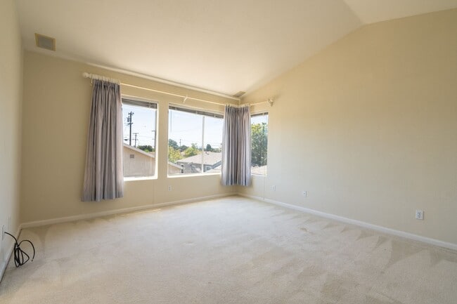 Photo - ***Exceptional 3BR/2.5BA Residence in Prime *** San Leandro Location