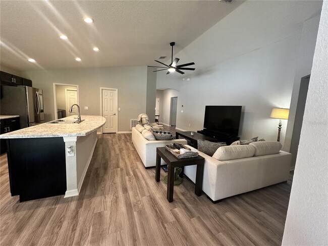 Photo - 6911 Gideon Cir