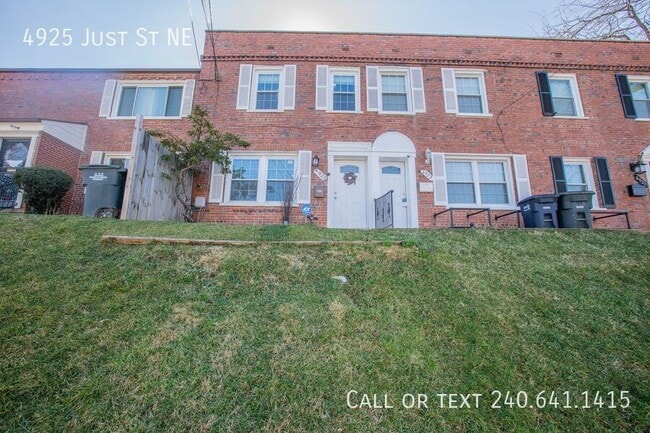 Photo - 4925 Just St NE