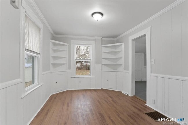393 Huntington St