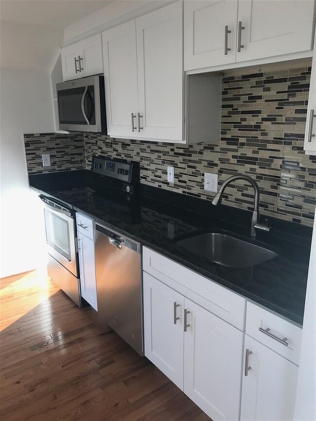 Building Photo - 25 4th St Unit 3