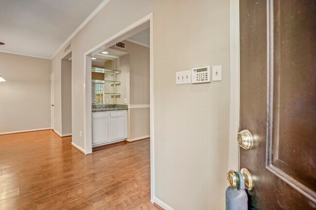 Photo - 2001 Bering Dr Unit 7B