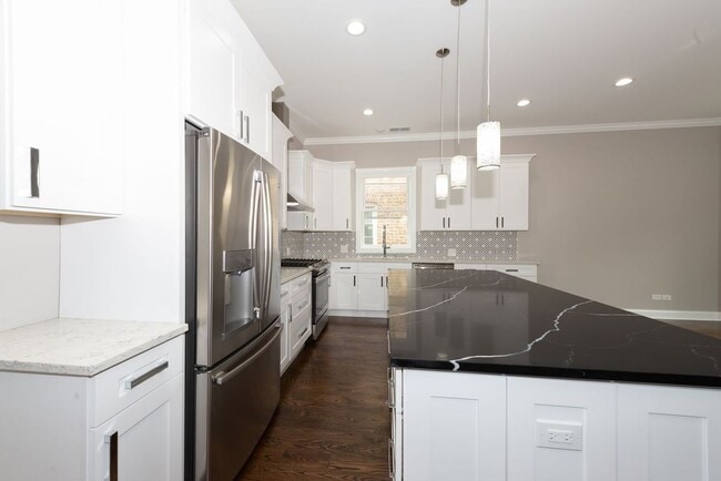 Photo - 4429 N Kimball Ave Unidad 2