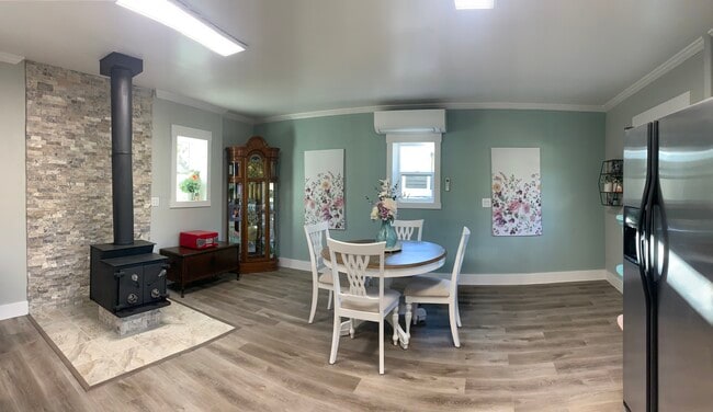 Photo - 8897 Williams Hwy Unidad In-law